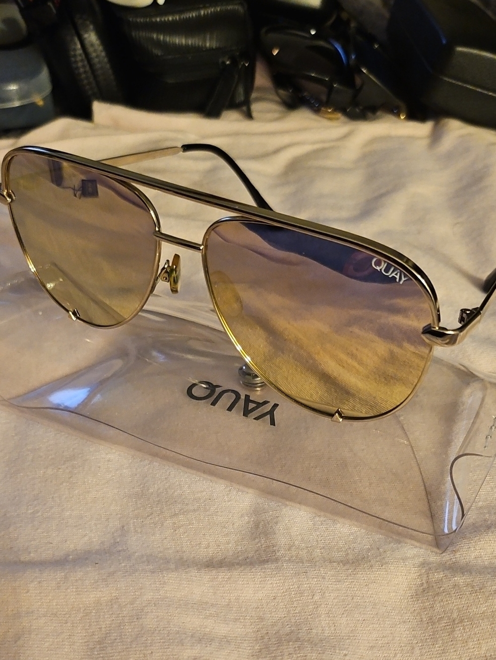 QUAY ICONIC DESI!! BRAND NEW WITH CASE!!